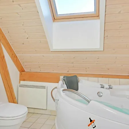 Two-bedroom In 5 Holiday home *