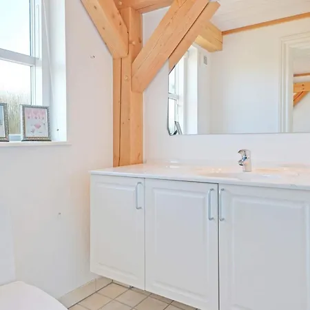 Two-bedroom In 5 Holiday home *