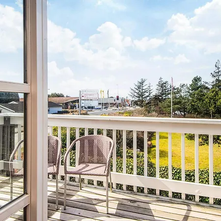 Two-bedroom In 5 Holiday home *