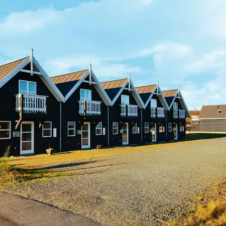 Two-bedroom In 5 Holiday home